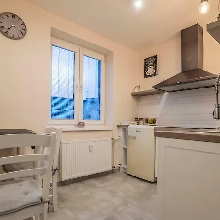 Amos - Private Parking Included Apartment