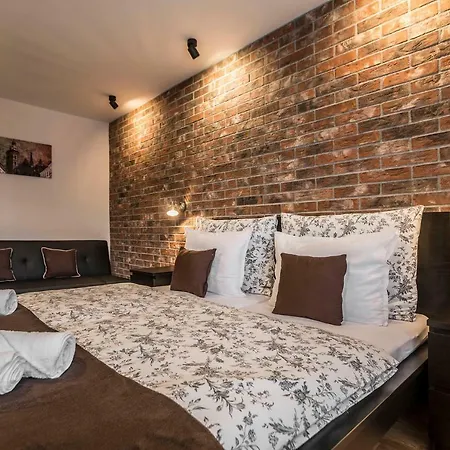 Amos - Private Parking Included Apartment *