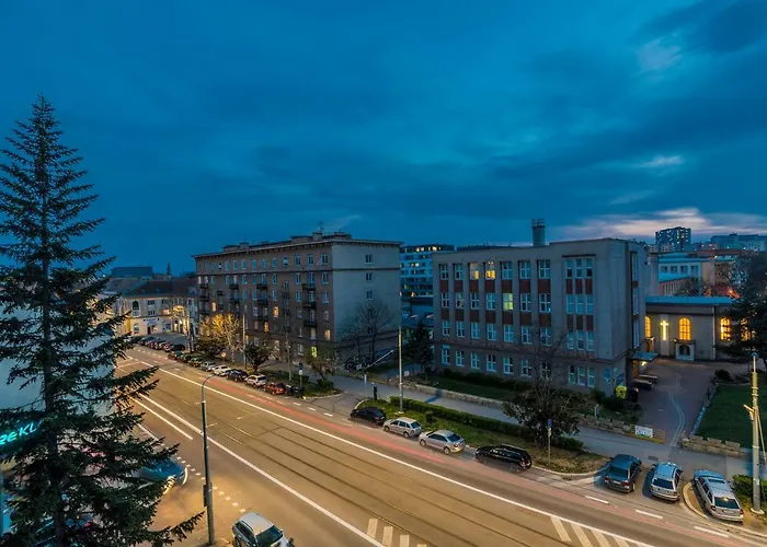 Amos - Private Parking Included *